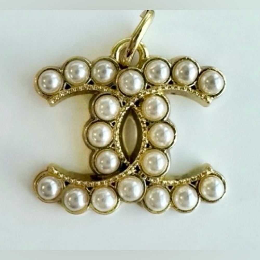 CHANEL Zipper Pull